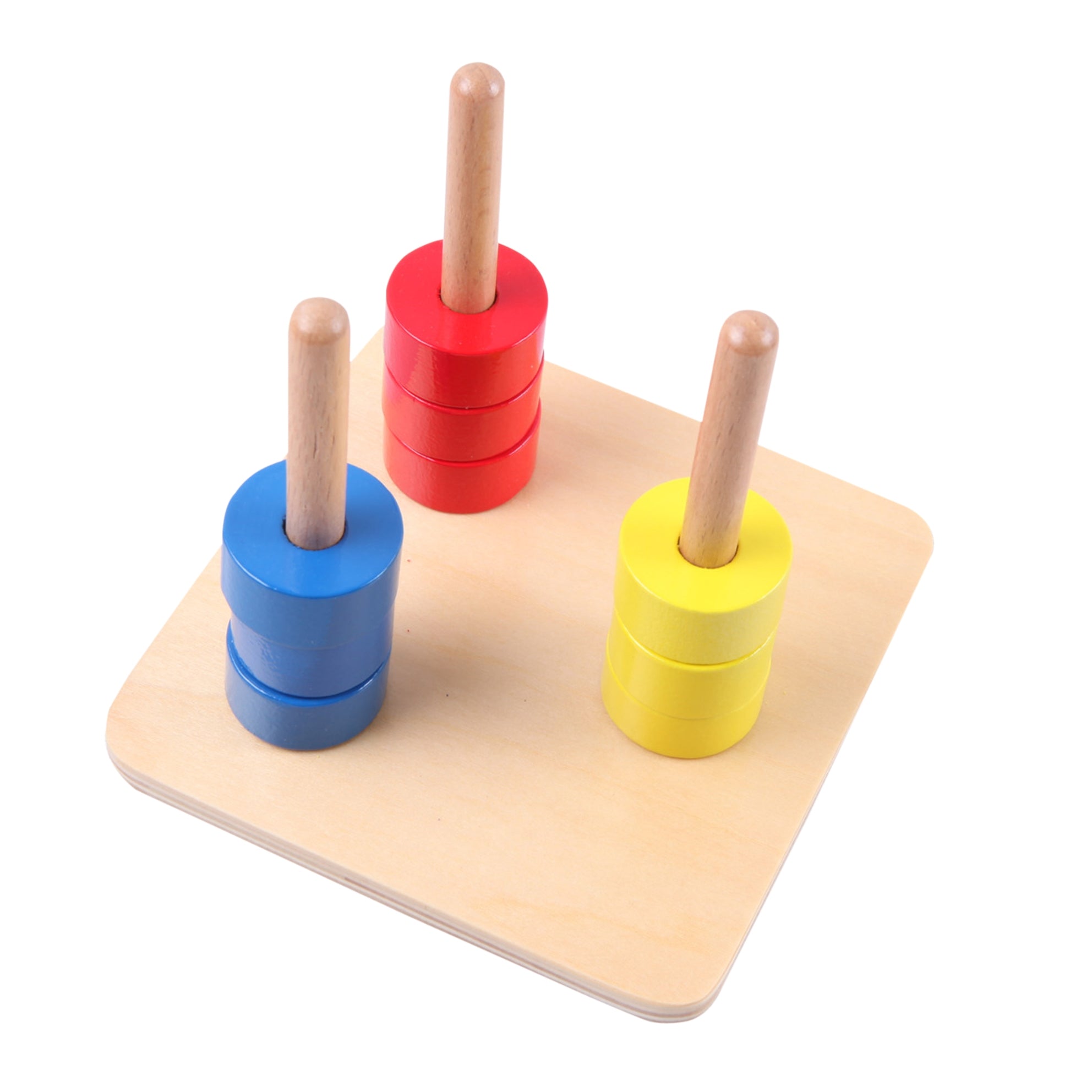 Enfant manipulant des disques colorés pour développer sa motricité fine