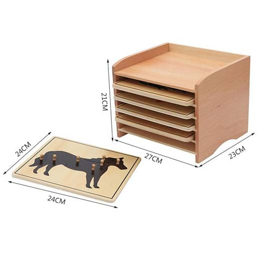 Gros plan sur un puzzle d'animal assemblé sur un étage du cabinet.