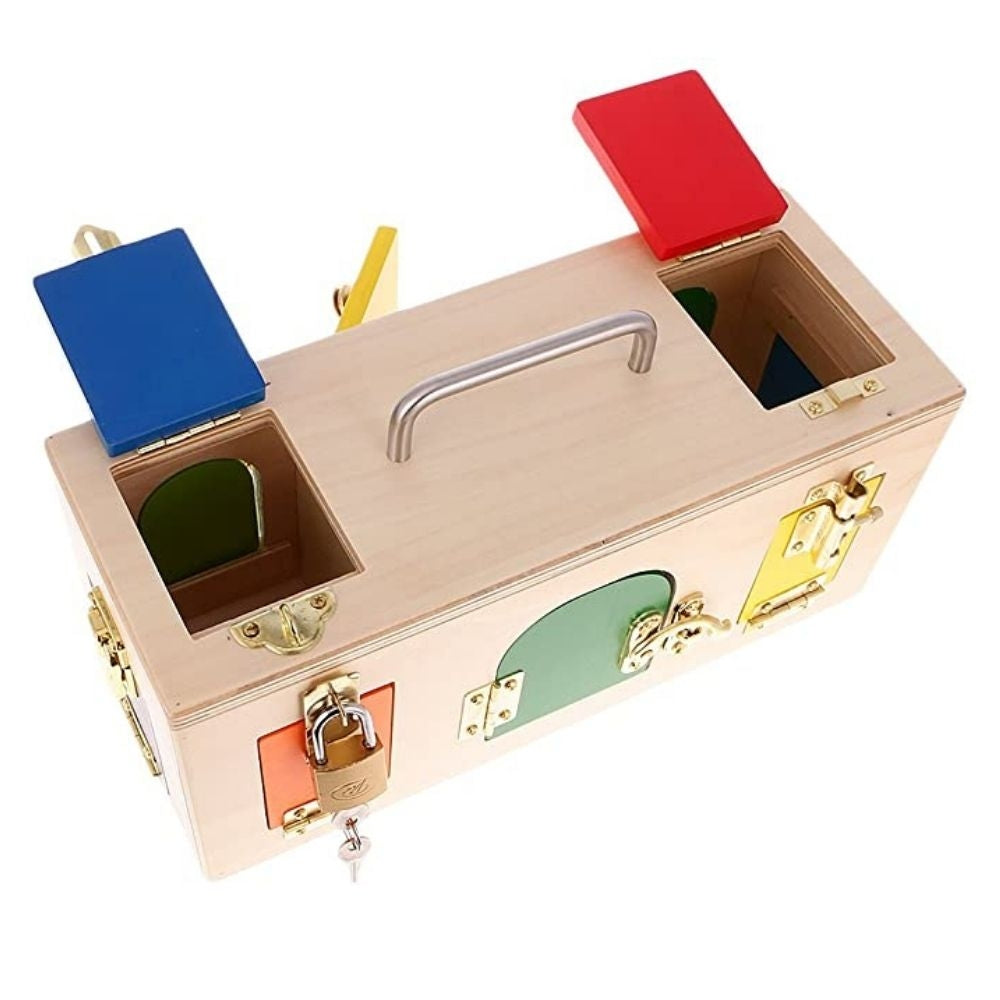 Vue latérale de la Maison des Serrures Montessori montrant ses dimensions