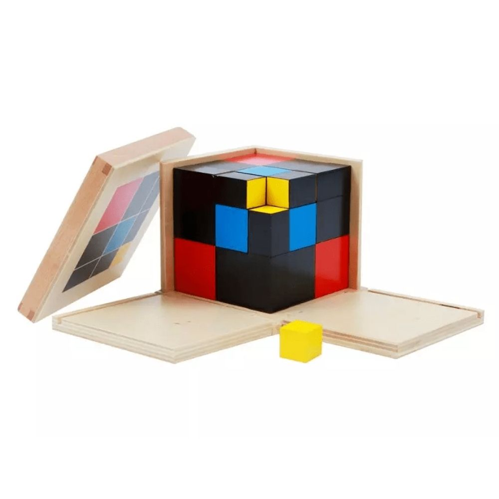 Cube du Trinôme Montessori assemblé montrant les pièces colorées en bois
