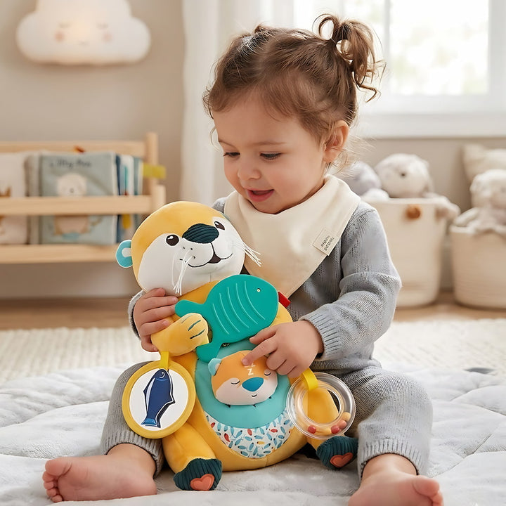 Peluche Maman Loutre LUDI avec bébé loutre et accessoires d'éveil sensoriel