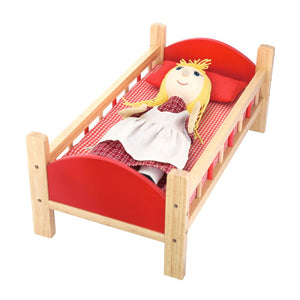 Détail finition bois de hêtre rouge berceau poupée écologique