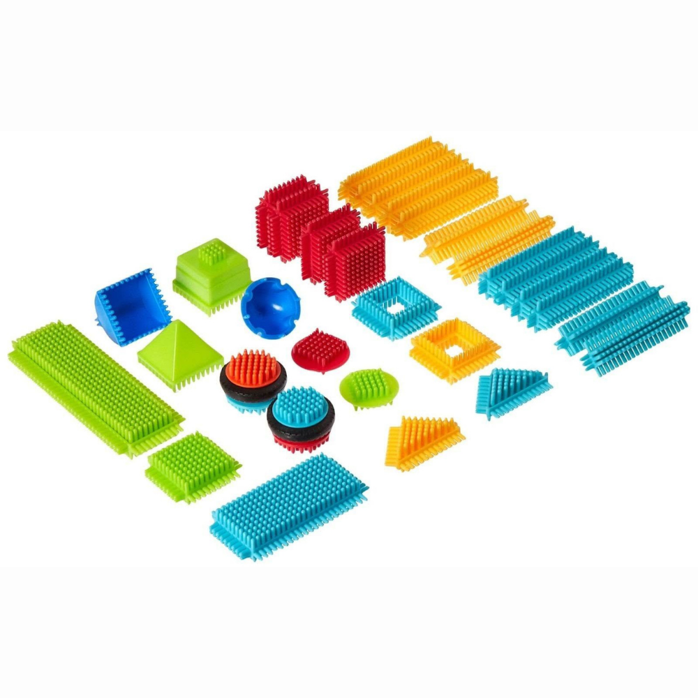 Ensemble de Bristle Blocks incluant des pièces de différentes formes et des roues