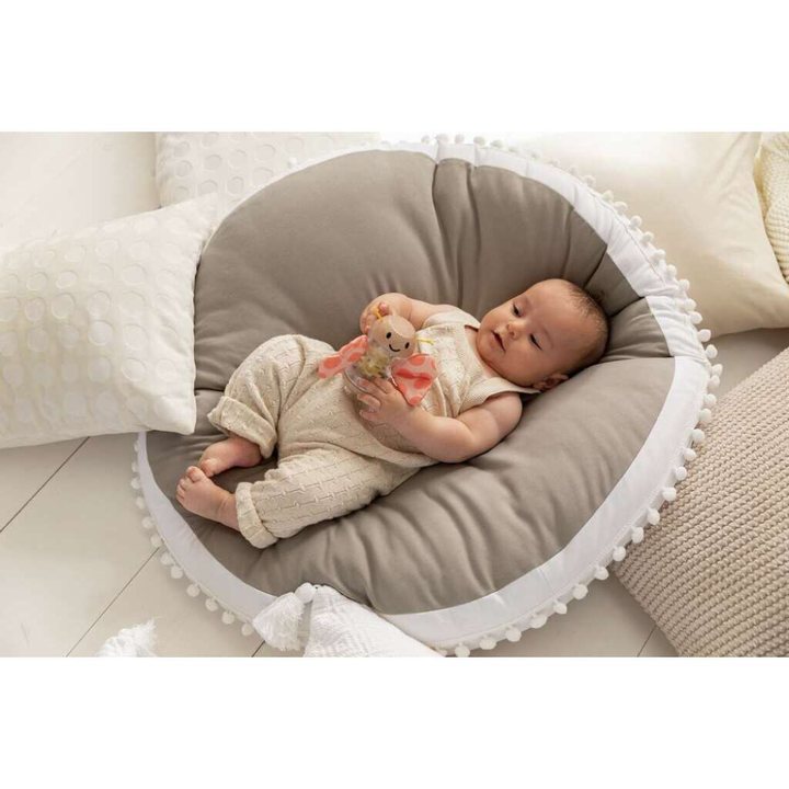 Hochet sensoriel Montessori avec perles colorées et ailes en tissu