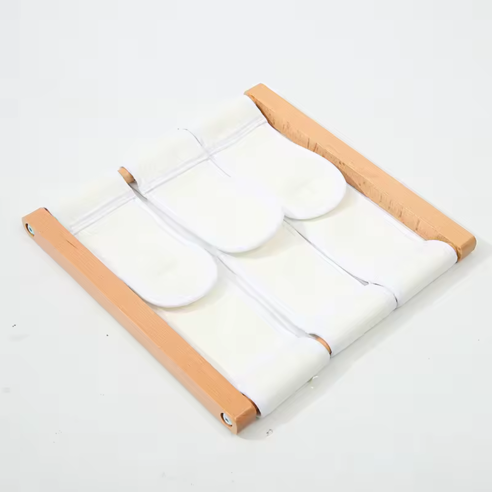 Cadre d'habillage Montessori en bois avec système de fermeture à scratch pour enfant