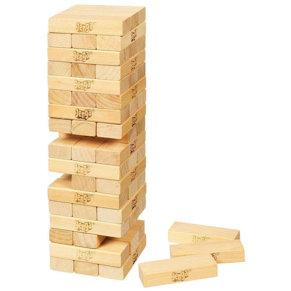 Enfants jouant au Jenga Classique avec concentration