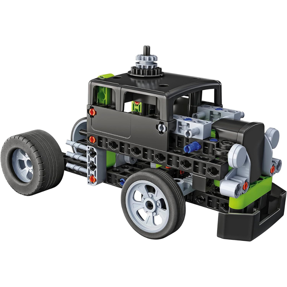 Enfant utilisant l’application 3D Science Build avec le kit de montage