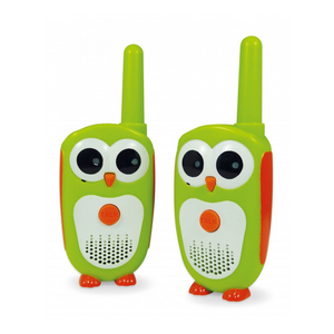 Enfants jouant avec des talkies-walkies Buki dans un jardin