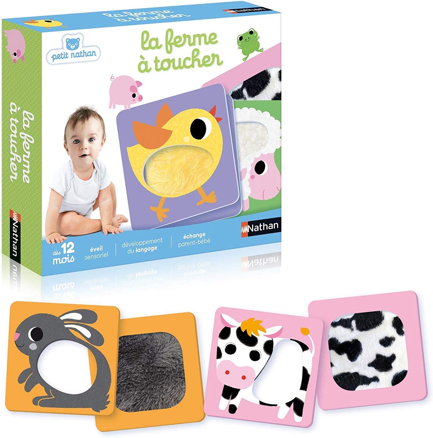 Enfant manipulant les cartes animaux de la ferme Nathan Montessori
