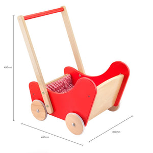 Enfant utilisant le trotteur en bois pour stabiliser sa marche