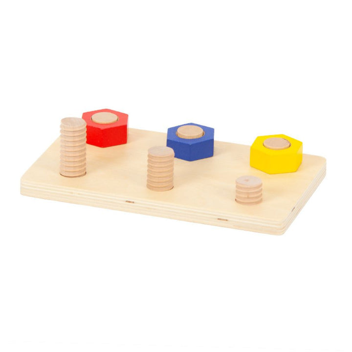 Planche en bois avec trois tiges et écrous colorés pour apprendre à visser et dévisser