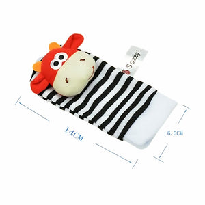 Bébé portant des chaussettes d'éveil sensorielles Montessori