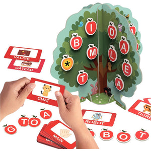 Jeu d'apprentissage éducatif pour former des mots avec les pommes cartes